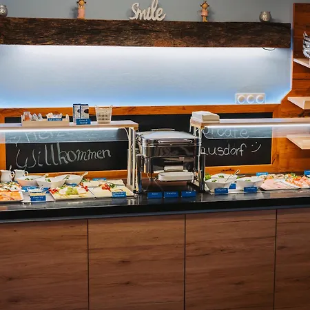 Bauernhof Lafrenz, Ferienhaeuser & Hofcafe *